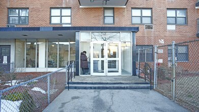 Sam Burt Houses in Brooklyn, NY - Building Photo - Building Photo