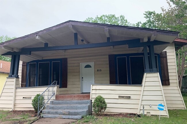 property at 815 S Willow St