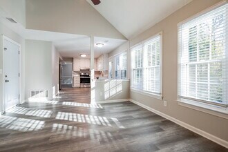 1070 Hunters Creek Ct in Lawrenceville, GA - Foto de edificio - Building Photo