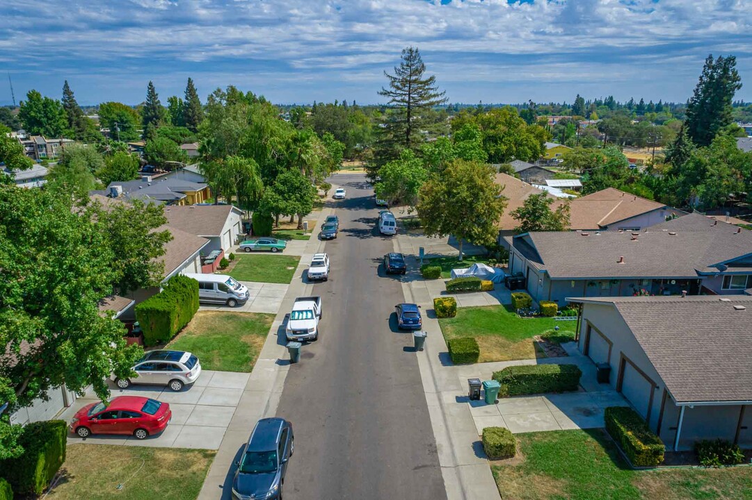 Venuto Way Duplexes in Sacramento, CA - Building Photo