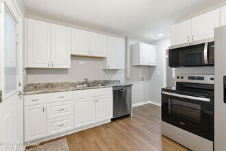 1904 Wickham Way in Louisville, KY - Building Photo - Building Photo