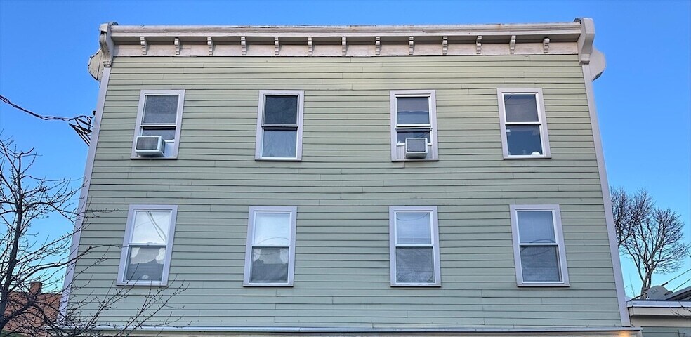 228 Sumner St in Boston, MA - Foto de edificio
