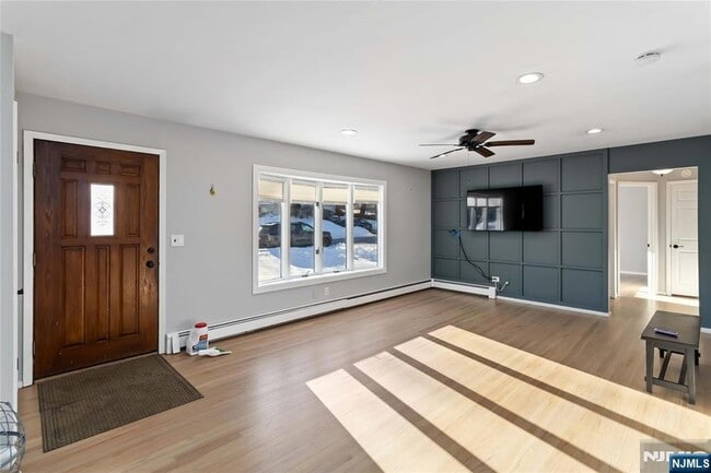 9 McKinley Pl in West Milford, NJ - Building Photo - Building Photo