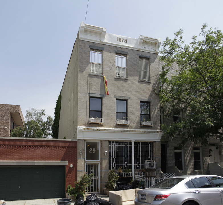 29 Woodhull St in Brooklyn, NY - Building Photo