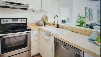 4060 Huerfano Ave, Unit 138 in San Diego, CA - Foto de edificio - Building Photo