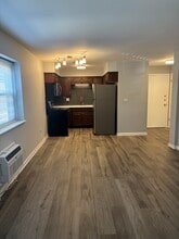 7232 Randolph St, Unit 205 in Forest Park, IL - Foto de edificio - Building Photo