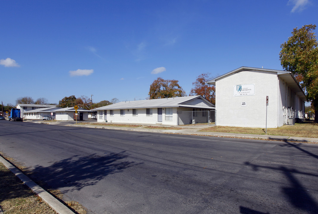 Reynoso Apartments in San Antonio, TX - Building Photo