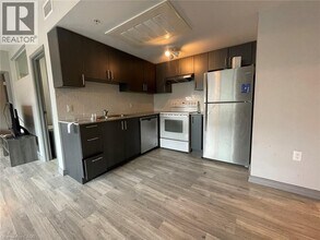 275 Larch St in Waterloo, ON - Building Photo - Building Photo