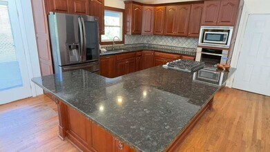 3400 Spalding Dr, Unit 440 in Atlanta, GA - Building Photo - Building Photo