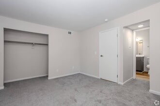 Commons At Waters Edge in Columbus, OH - Building Photo - Building Photo