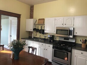 1819 Deerwood Ave in Louisville, KY - Building Photo - Building Photo