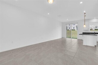 1160 Lakeshore Breeze Pl in Kissimmee, FL - Building Photo - Building Photo