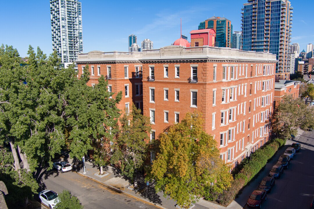 Anderson Estates in Calgary, AB - Building Photo