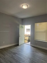1442 NW 38th St in Miami, FL - Building Photo - Building Photo