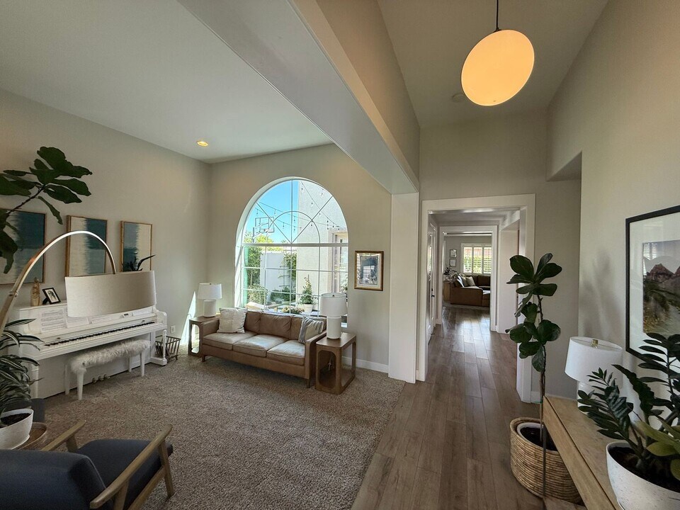 384 Rancho Rosario Ct in Las Vegas, NV - Building Photo