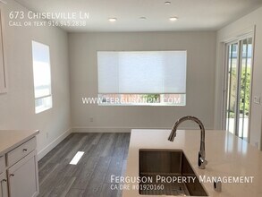 673 Chiselville Ln in Lincoln, CA - Foto de edificio - Building Photo