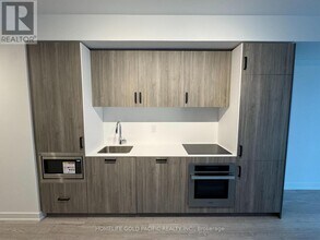 88 Queen St E in Toronto, ON - Building Photo - Building Photo