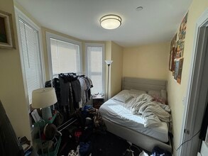 183 River St, Unit 2 in Cambridge, MA - Foto de edificio - Building Photo