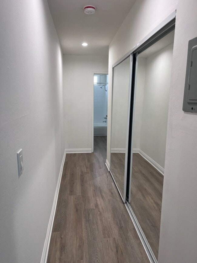 4753 Kester Ave, Unit 5 in Los Angeles, CA - Foto de edificio - Building Photo