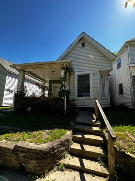 905 W Charles St-Unit -Apt. #C in Muncie, IN - Building Photo