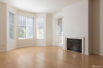 240 Caldecott Ln in Oakland, CA - Building Photo - Building Photo