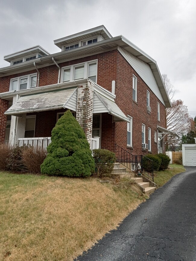 property at 1134 W Wyoming St