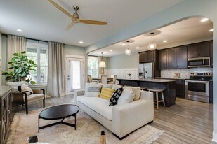 2221 24th Ave N in Nashville, TN - Building Photo