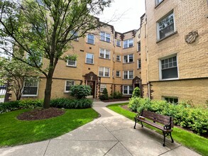 Rockwell Manor in Chicago, IL - Building Photo - Building Photo