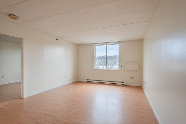 Grove Court in Waterbury, CT - Building Photo - Building Photo