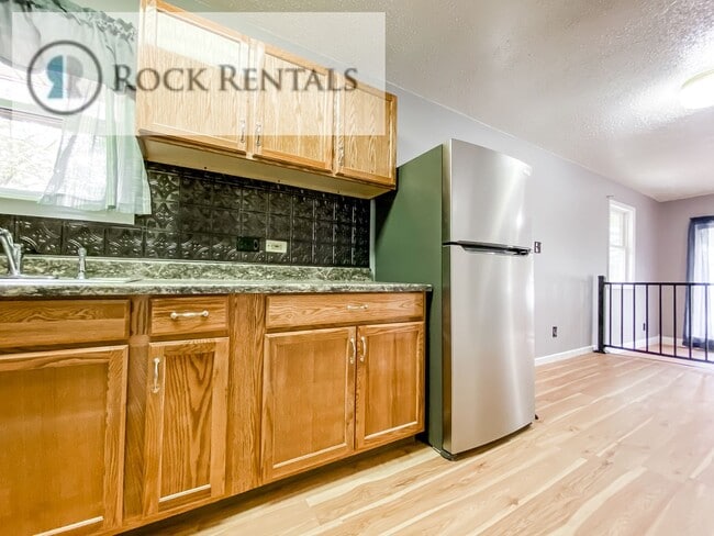 1304 N Van Buren St in Hutchinson, KS - Building Photo - Building Photo