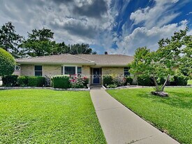 9 Brookfield Ct in Roanoke, TX - Building Photo