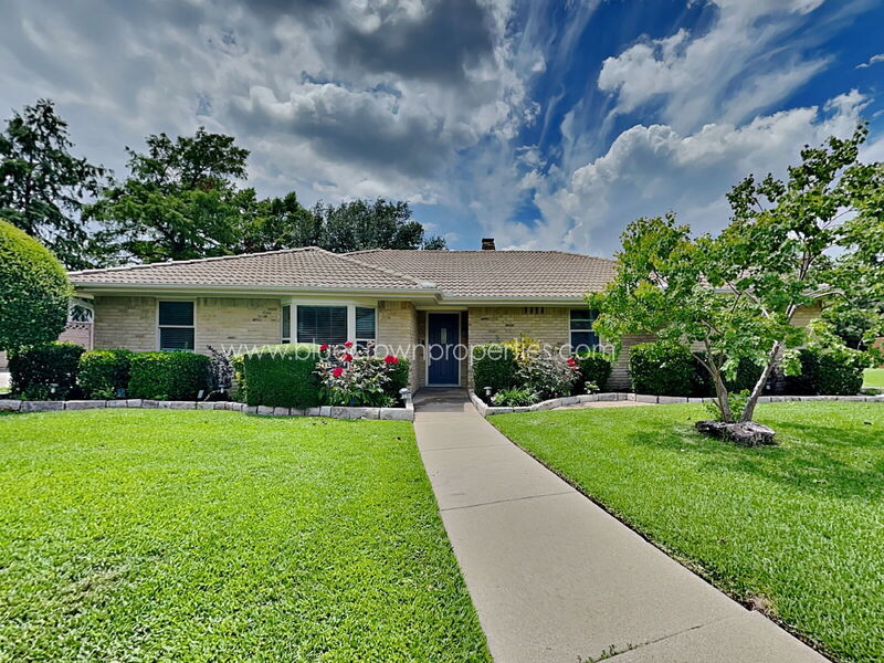 9 Brookfield Ct in Roanoke, TX - Building Photo