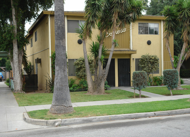 698 Earlham St in Pasadena, CA - Foto de edificio - Building Photo