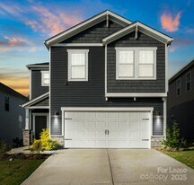 2017 Belterra Dr in Charlotte, NC - Building Photo