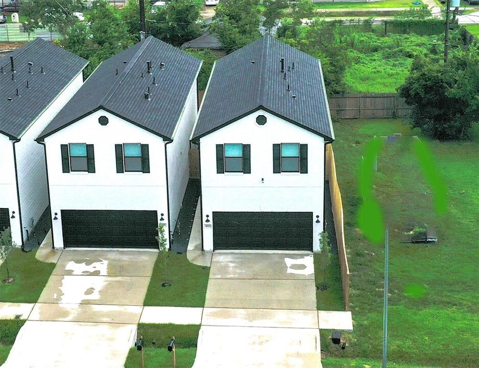 6211 Fairchild St in Houston, TX - Building Photo