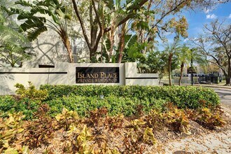 705 Mainsail Dr in Tampa, FL - Building Photo - Building Photo