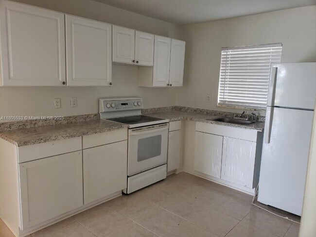 147 W 24th St in Riviera Beach, FL - Building Photo - Building Photo
