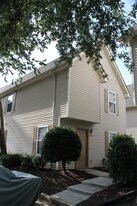 1032 Gas Light Ln in Virginia Beach, VA - Building Photo