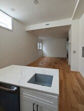 1941 W Augusta Blvd-Unit -1E in Chicago, IL - Foto de edificio - Building Photo