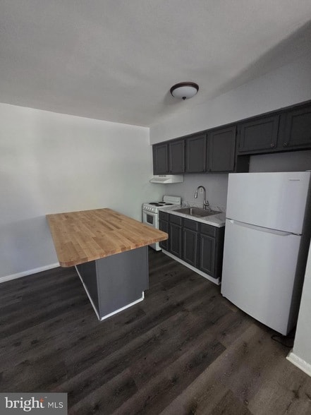 18 W 22nd St