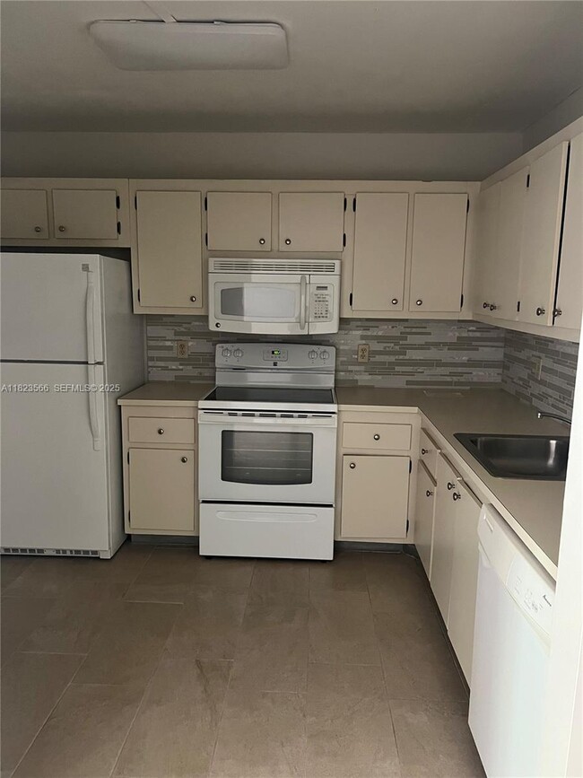 1901 Bermuda Cir in Coconut Creek, FL - Building Photo - Building Photo