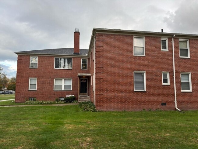 21345 Sloan Dr in Harper Woods, MI - Building Photo - Building Photo