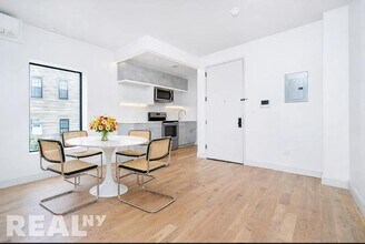 56 Frost St in Brooklyn, NY - Building Photo - Building Photo