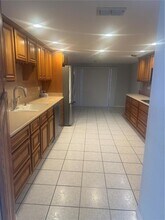 8320 Sanden Dr in Wesley Chapel, FL - Foto de edificio - Building Photo