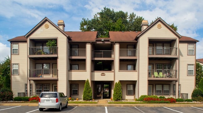 Woodbriar Apartment Homes in Chesapeake, VA - Building Photo - Building Photo