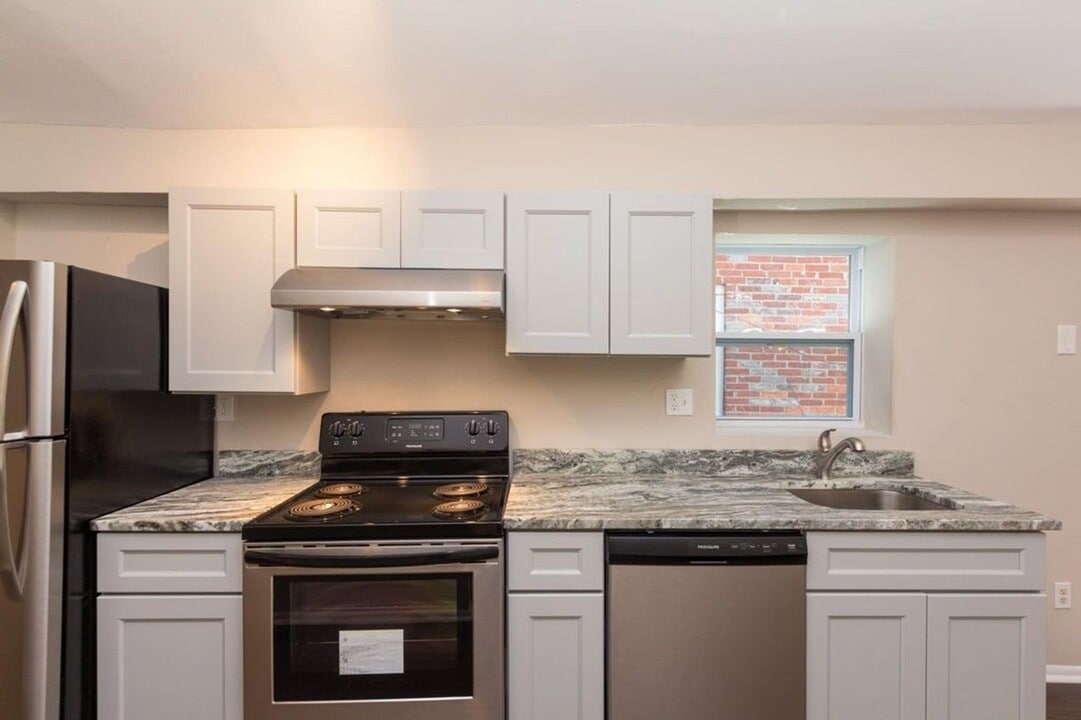 112 S Ann St-Unit -Apt 2 in Baltimore, MD - Building Photo