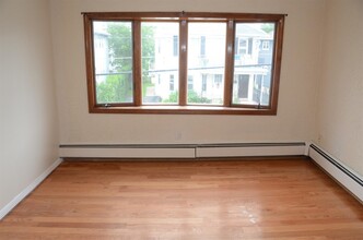 58 Windsor Rd, Unit 2 in Medford, MA - Building Photo - Building Photo
