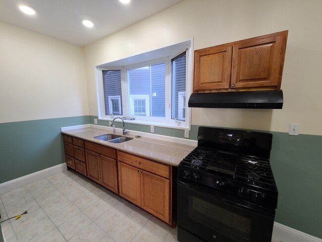 90 Gilman St, Unit 1 in Somerville, MA - Building Photo - Building Photo