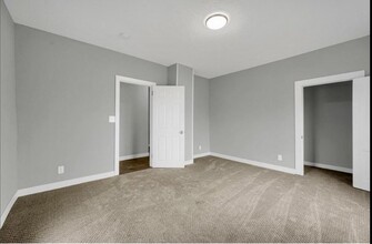 1055 7th St W, Unit 2 Bed 1 Bath large Deck in St. Paul, MN - Building Photo - Building Photo