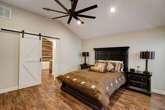 3227 Poe Dr in Montgomery, TX - Foto de edificio - Building Photo